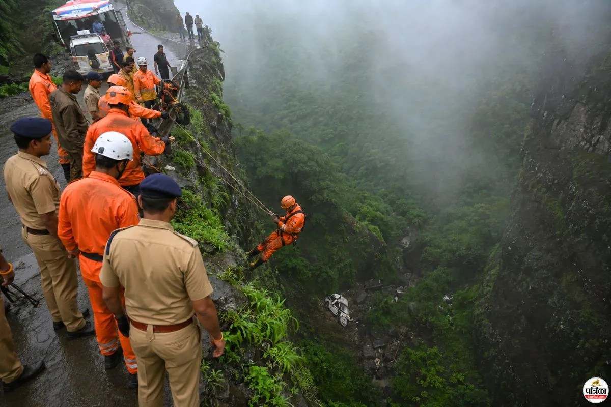 महाराष्ट्र के आंबेनली घाट में भीषण हादसा, 500 फीट गहरी खाई में गिरी स्कॉर्पियो, 8 लोगों की मौत