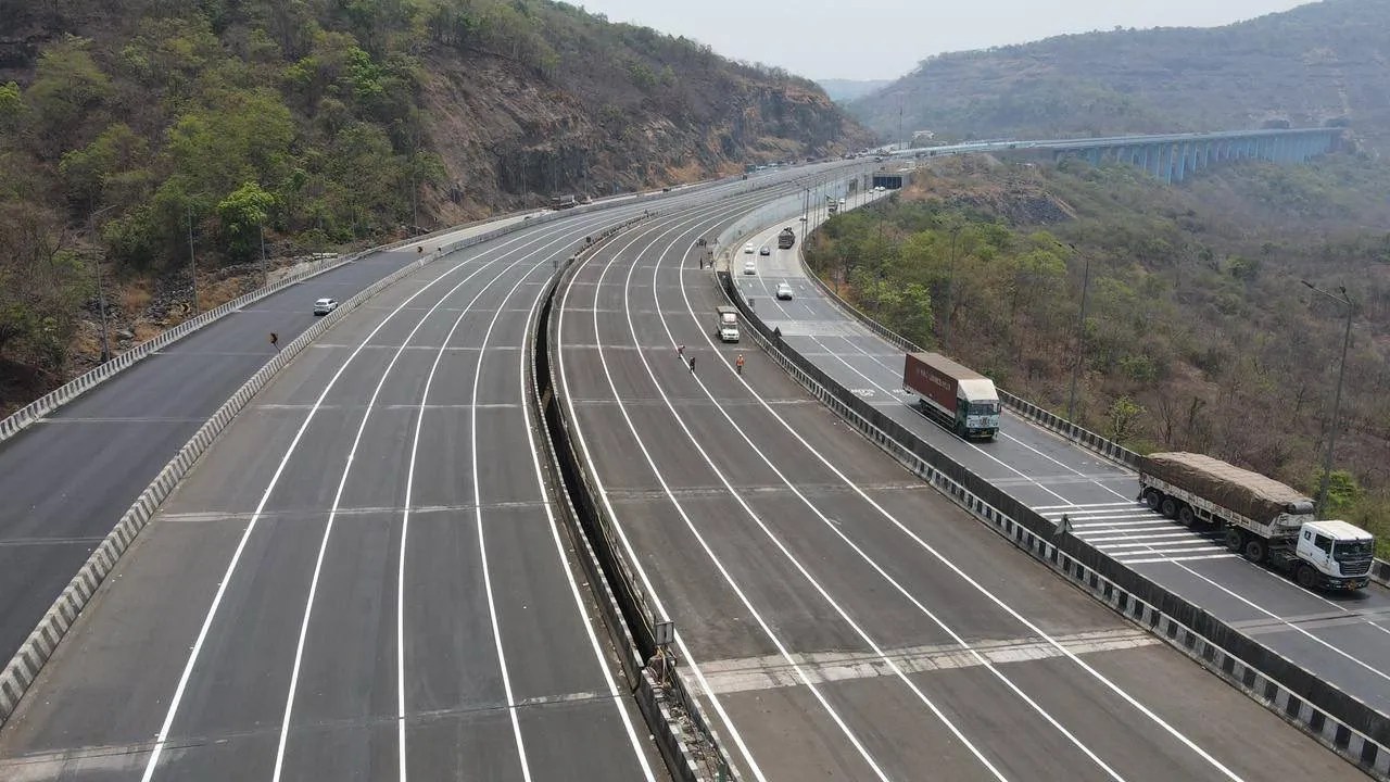 130 km लंबाई, 15000 करोड़ का खर्च… मुंबई-पुणे के बीच नए एक्सप्रेसवे को हरी झंडी, 90 मिनट में पूरा होगा सफर