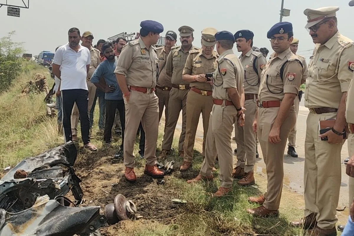 तेज धमाके के साथ बम की तरह फटी कार: देवर-भाभी की मौत, एक की हालत गंभीर, आवाज सुनकर सहम गए लोग