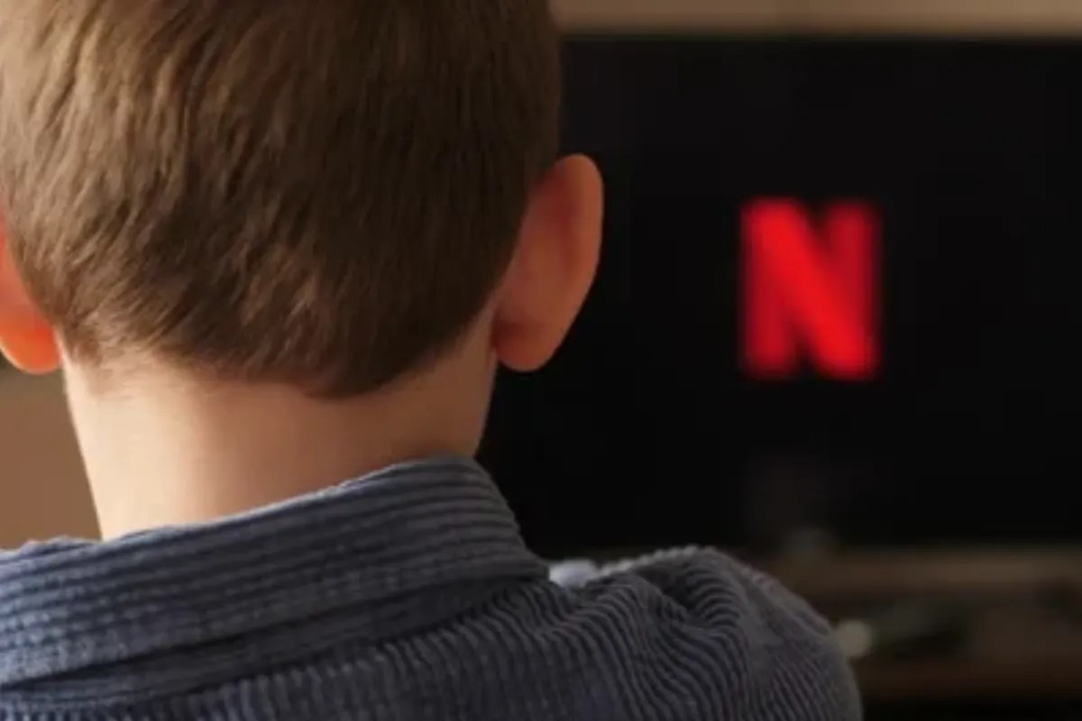 Netflix ने की बच्चों की जासूसी, लगाई लत, यूजर्स का डेटा बेचकर कमाए अरबों?