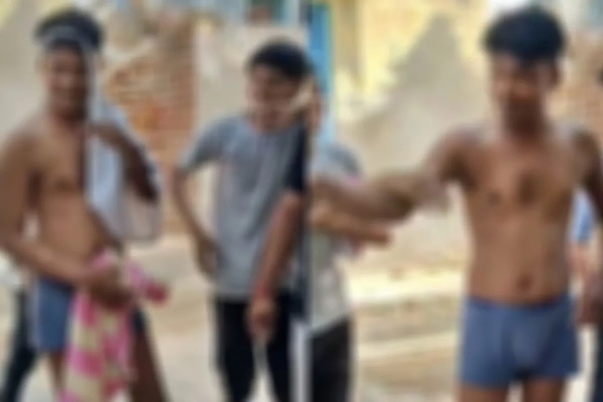 चंद रुपयों की शर्त के लिए युवक ने पार की अश्लीलता की सारी हदें, कपड़े निकालकर पूरे गांव में दौड़ा