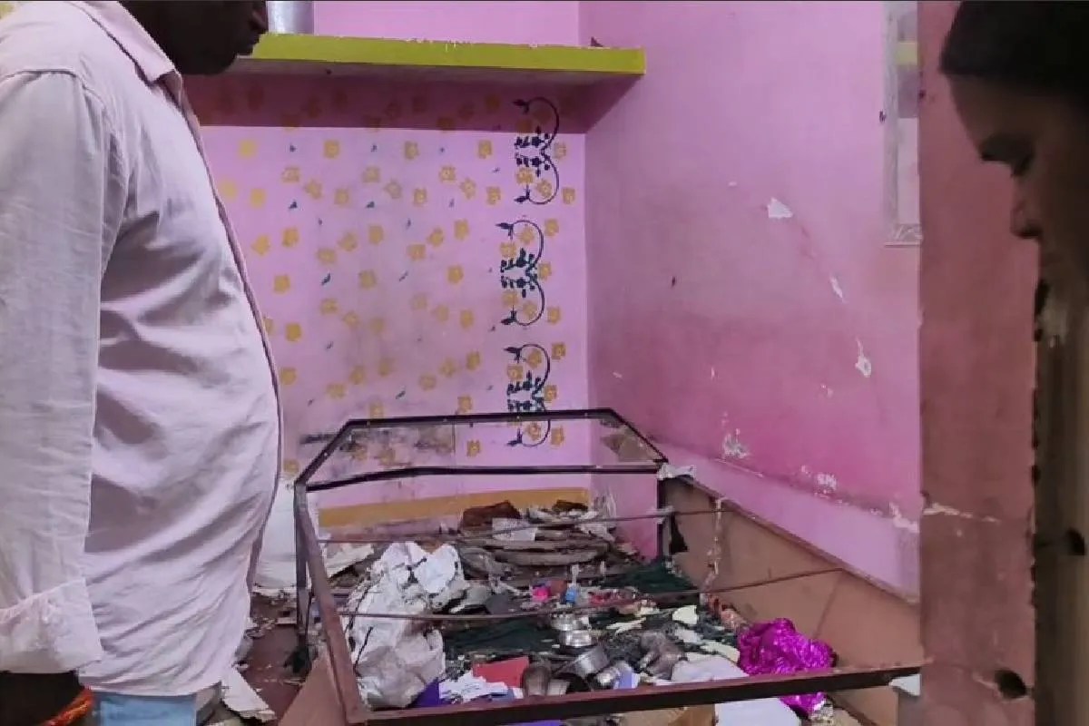 पोटाश से हुआ धमाका, लोग आए दहशत में, बड़ा हादसा टला