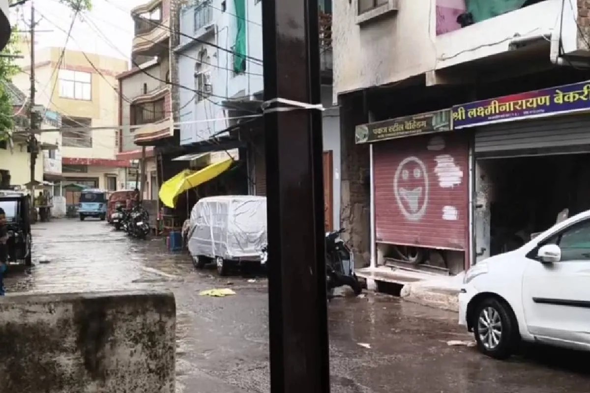 तेज धूप के बाद दोपहर में बदला मौसम, तेज बारिश से मिली राहत