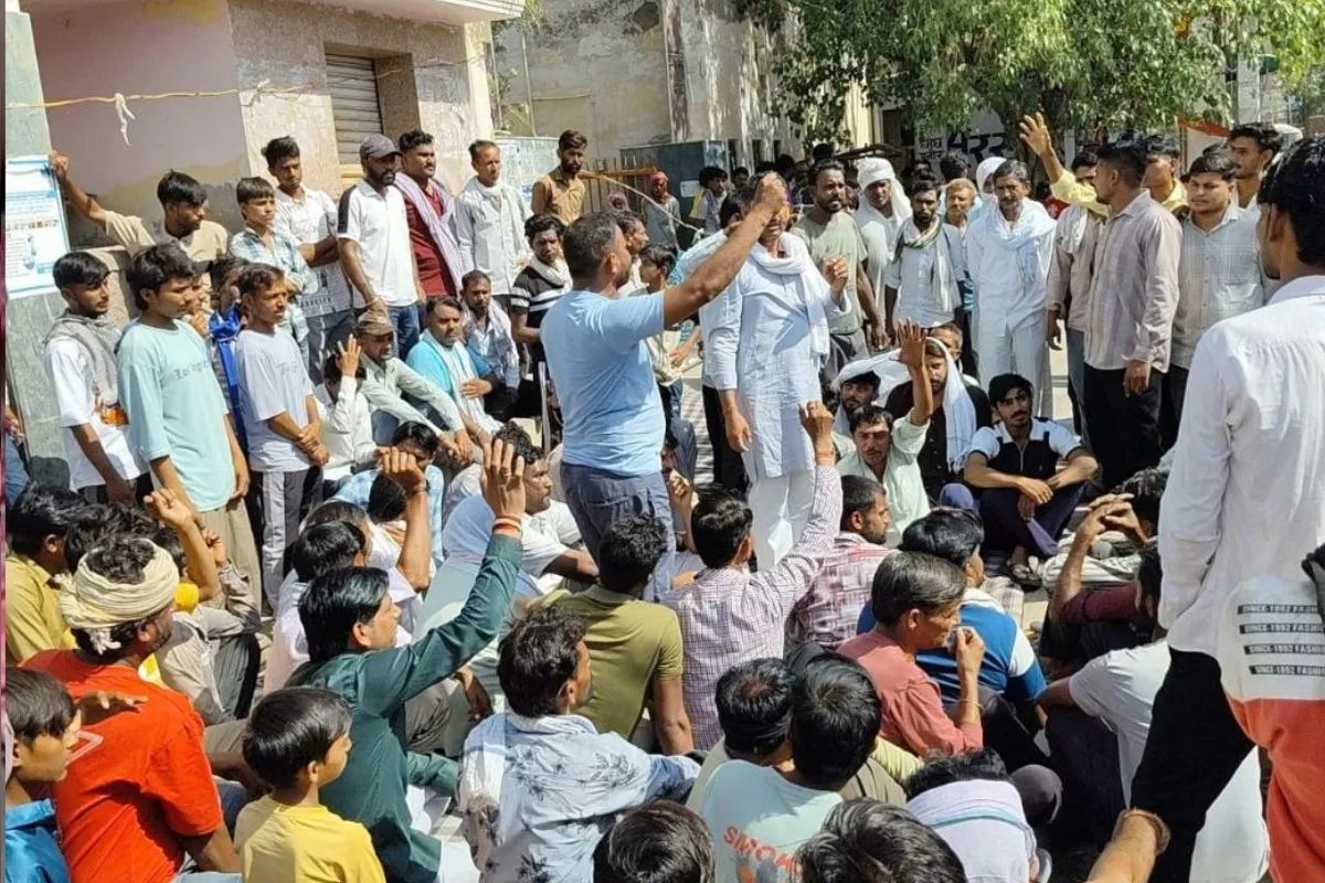 डॉक्टरों की लापरवाही से युवक की मौत, परिजनों ने लगाए आरोप, अस्पताल के बाहर धरना प्रदर्शन