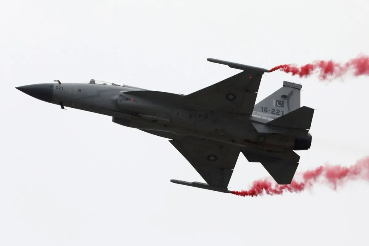 अमेरिका-ईरान तनाव के बीच पाक ने सऊदी में उतारे 8,000 सैनिक, JF-17 फाइटर जेट भी भेजा, बड़ी वजह सामने आई
