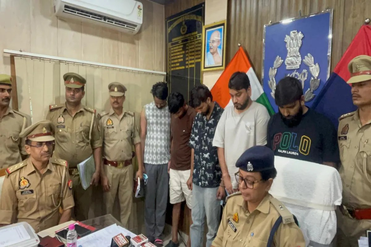 कानपुर में IPL सट्टेबाजी गिरोह का भंडाफोड़: स्कारपियो से चल रहा था रैकेट, 1 लाख कैश-लैपटॉप बरामद, 5 गिरफ्तार