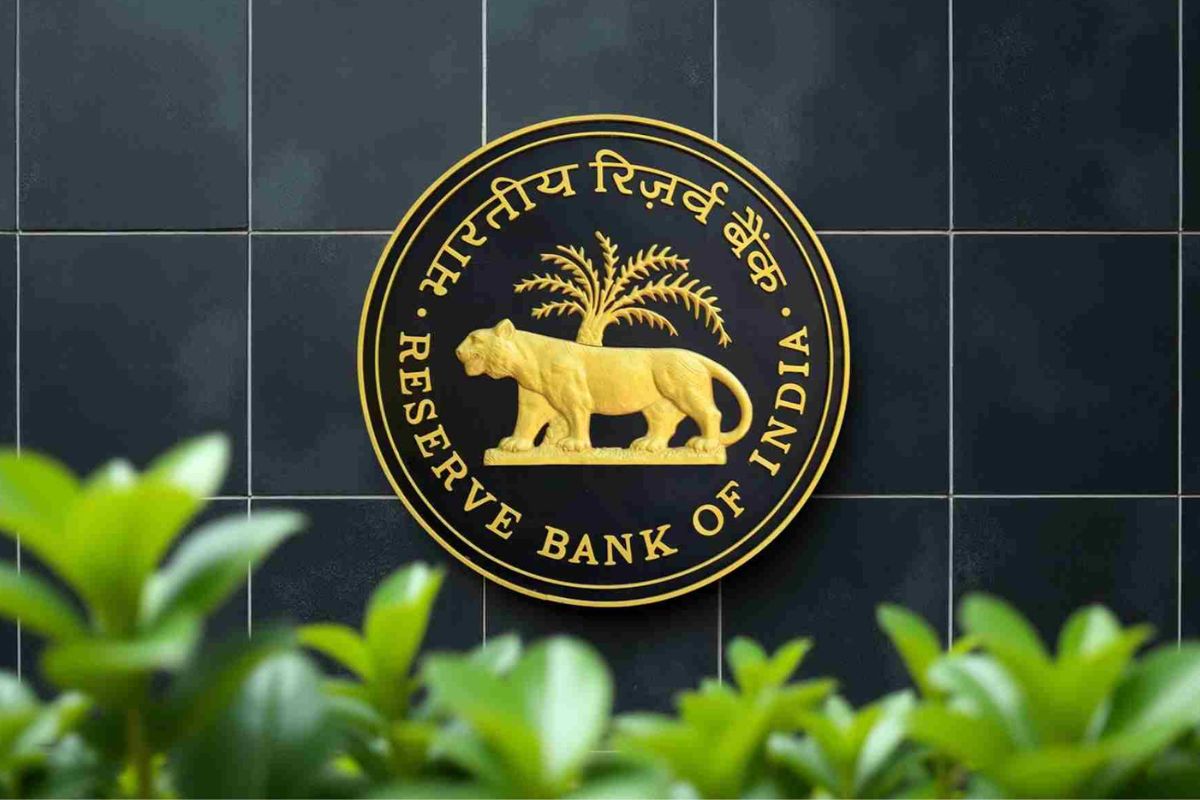 Rupee Fall: ईरान युद्ध का भारत पर हुआ असर, रुपया बचाने के लिए RBI गवर्नर संजय मल्होत्रा का बड़ा ऐलान