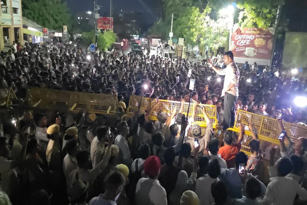 4 घंटे चली वार्ता बेनतीजा, रविंद्र सिंह भाटी ने कहा- पहले ठेकेदार को सामने बुलाओ, फिर लिखित में दो भरोसा