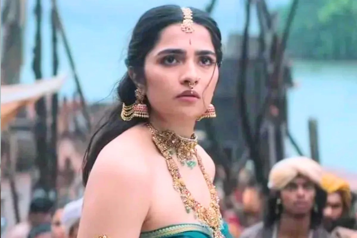 ‘कांतारा चैप्टर 1’ की अभिनेत्री के AI वीडियो ने उड़ाए होश, बिकिनी में रुकमिणी वसंत का फेक शूट हुआ वायरल