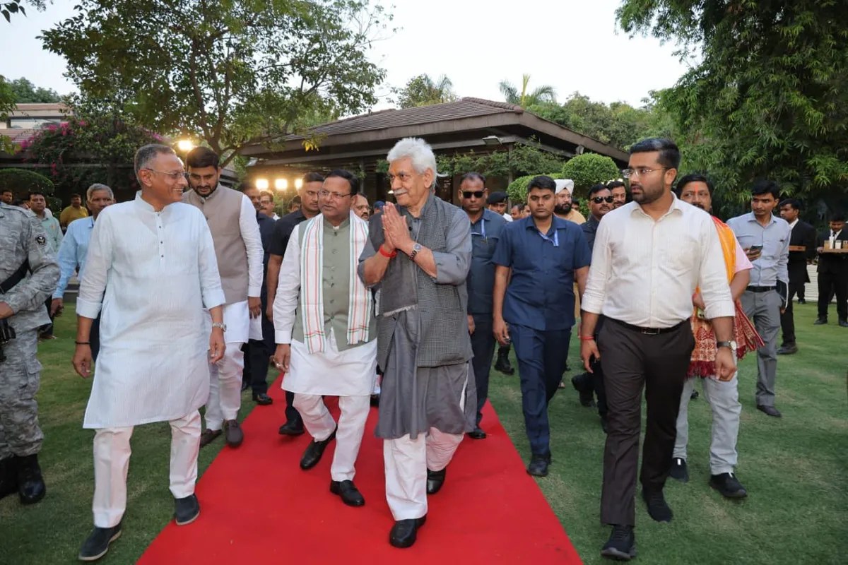 UP Political: संजय सेठ के डिनर में जुटे सत्ता-विपक्ष के दिग्गज, यूपी की राजनीति में हलचल तेज
