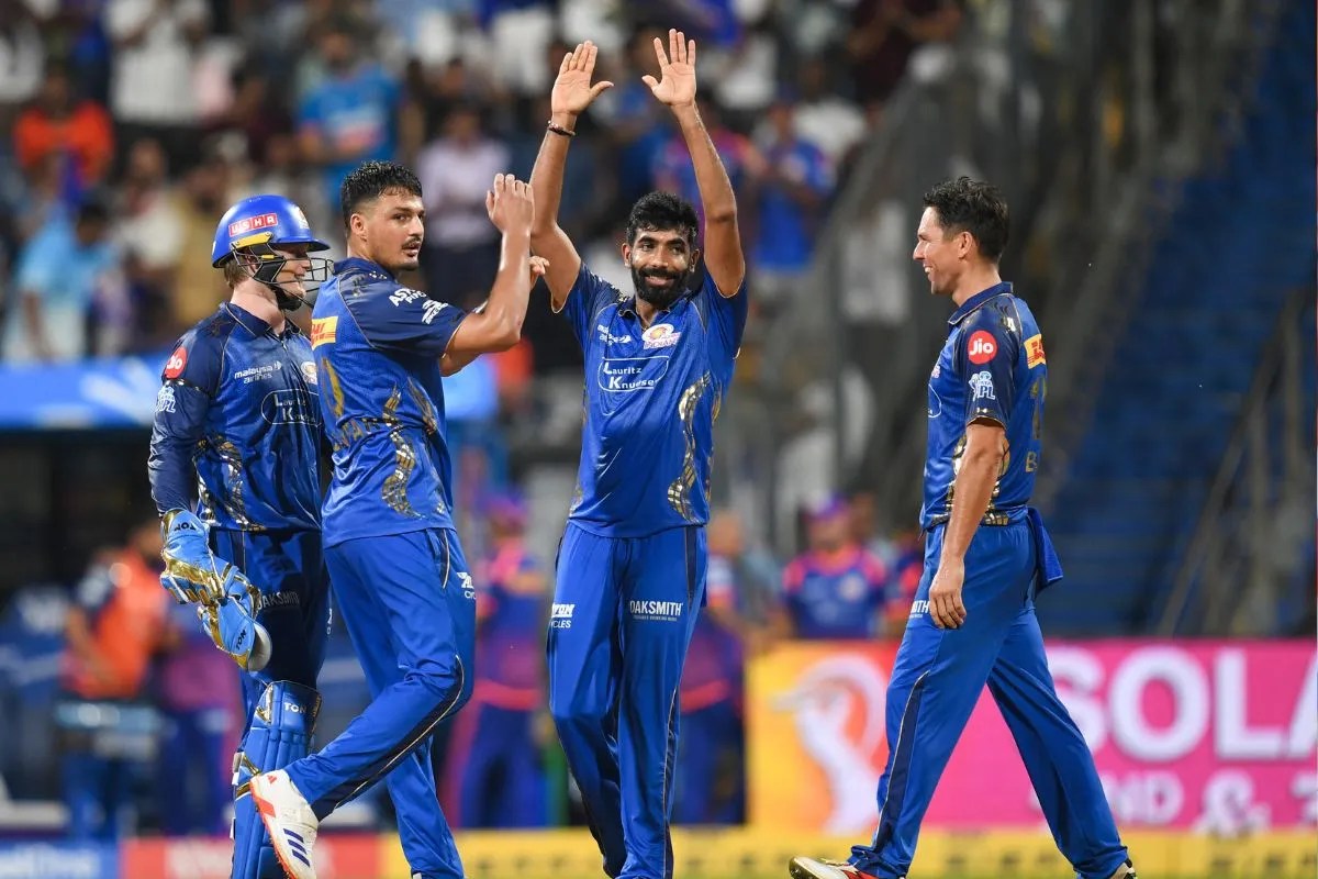 IPL 2026 के सभी मैच जीतकर भी मुंबई इंडियंस को नहीं मिलेगा प्लेऑफ टिकट, रोमांचक हुई अंतिम 4 की जंग