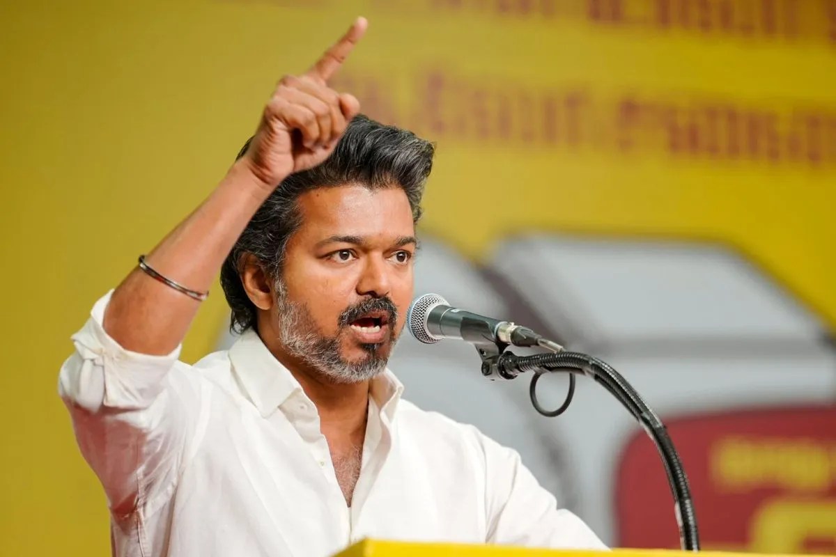 फूट का डर? विजय ने सभी TVK विधायकों को होटल में किया शिफ्ट, कांग्रेस से गठबंधन की अटकलें भी तेज