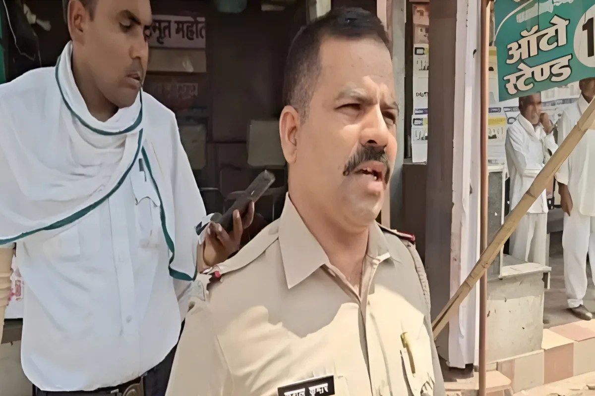Rajasthan: ‘तेरी पूरी थानेदारी निकाल दूंगा…’ चालान से भड़के पूर्व छात्रसंघ अध्यक्ष ने सरेआम ASI को पीटा, वर्दी फाड़ी