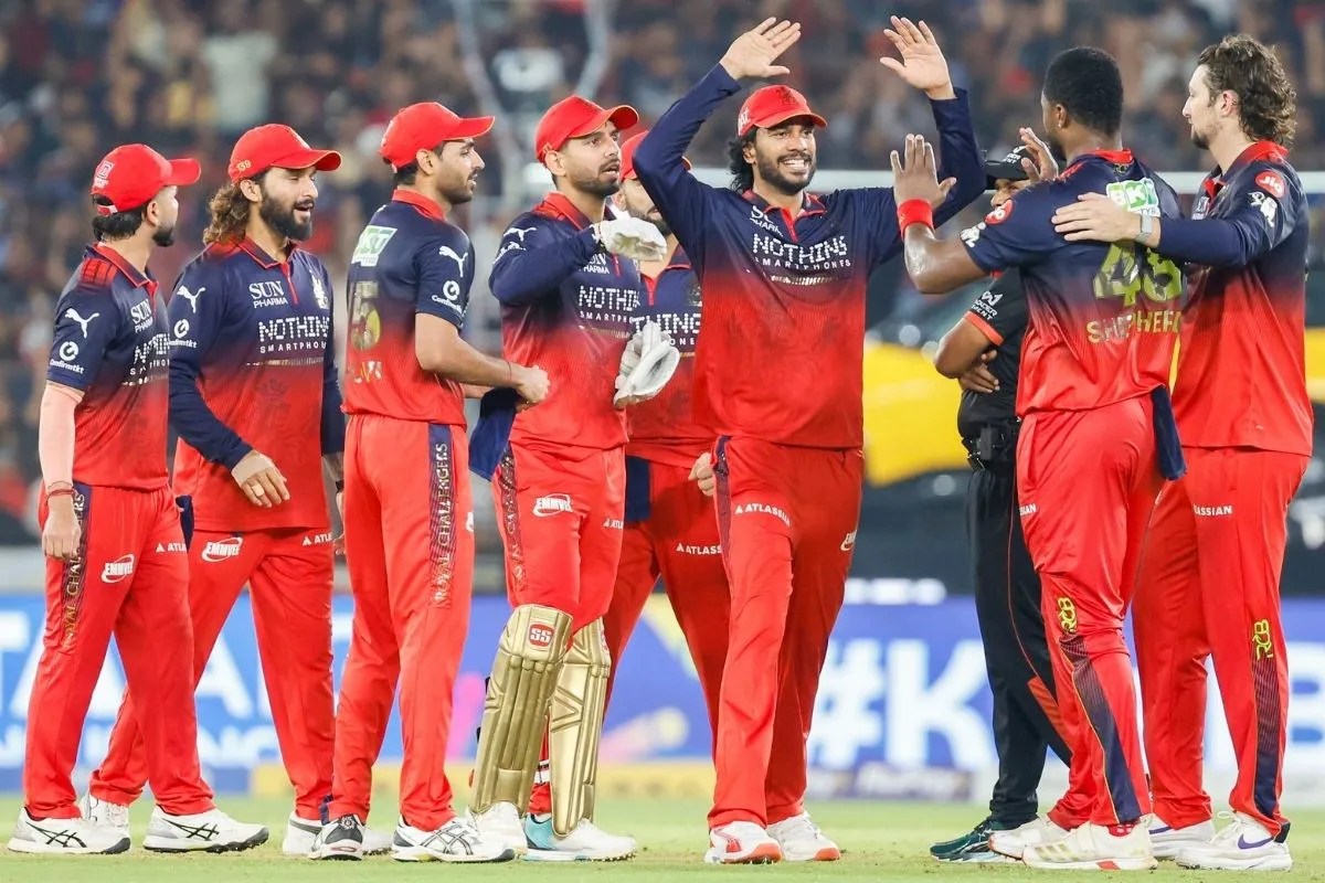 LSG vs RCB: रॉयल चैलेंजर्स बेंगलुरु ने टॉस जीतकर गेंदब्जी चुनी, देखें दोनों टीमों की प्लेइंग 11