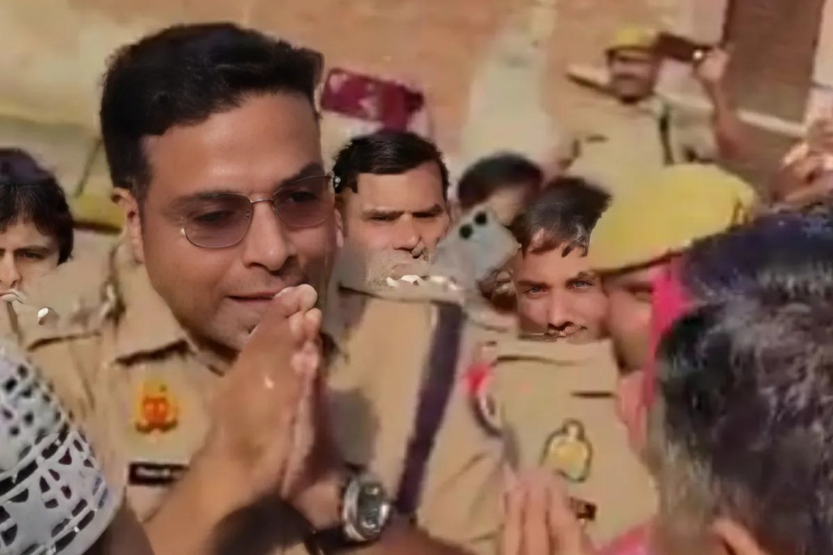 बुलंदशहर में नमाज पढ़ने को लेकर विवाद: सीओ ने कहा सपा के पूर्व विधायक नमाजियों को भड़का रहे, वीडियो वायरल