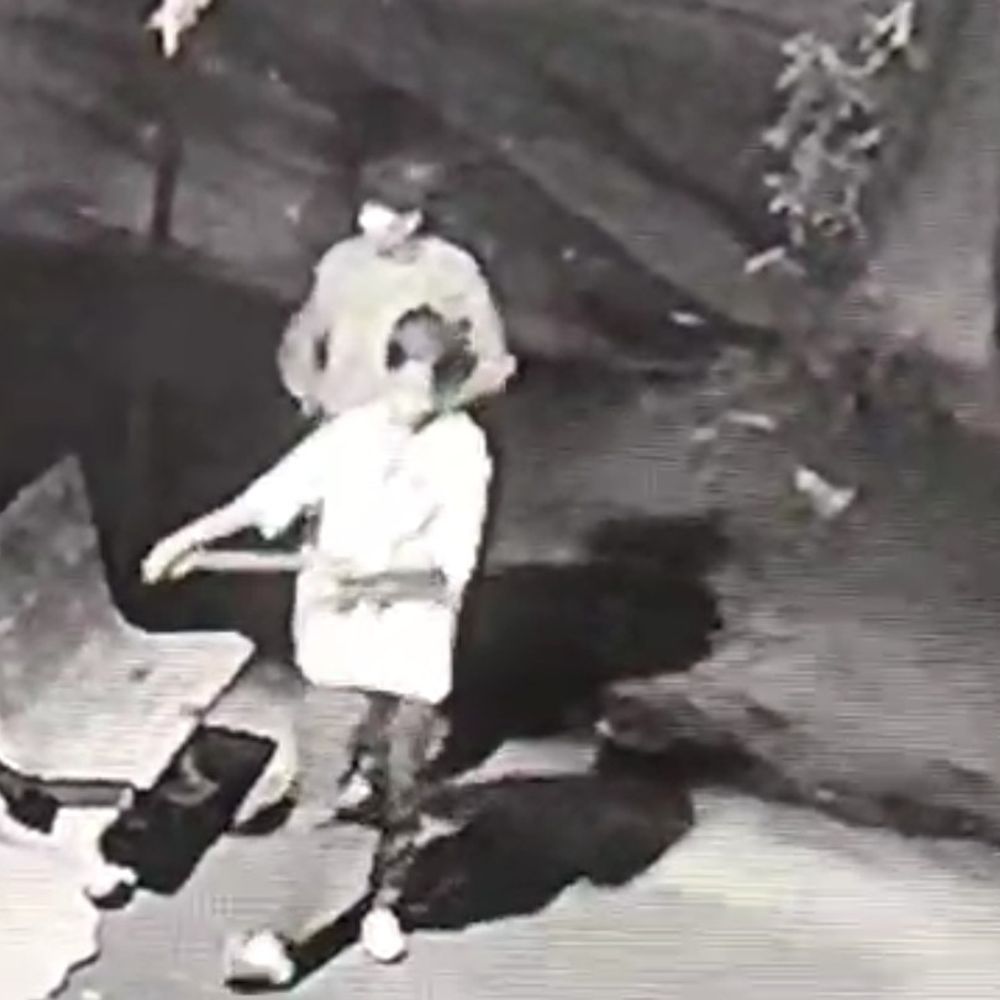 बोकारो सिटी पार्क मजार की दानपेटी से चोरी:दो चोर CCTV में कैद, 15 दिन पहले भी यहां हुई थी चोरी