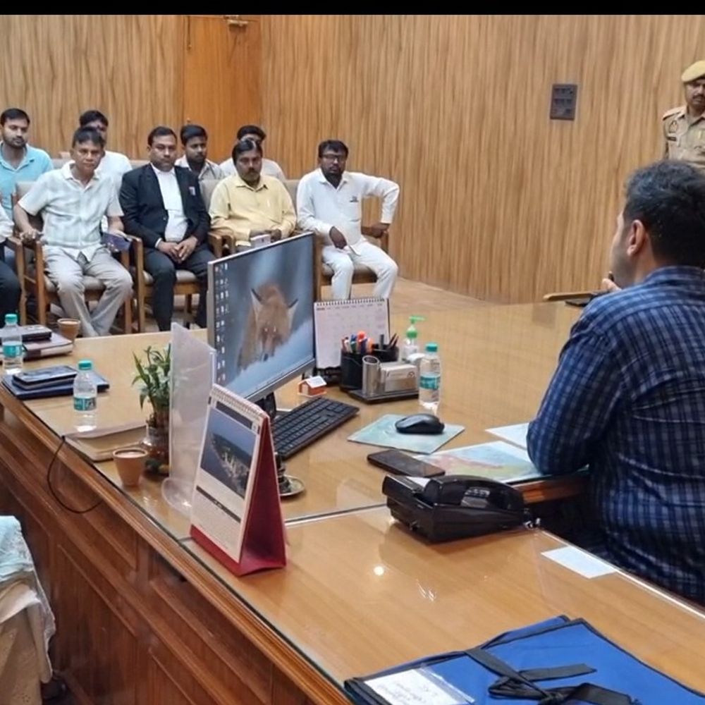 हरदोई में डीएम चौराहे से अशोक स्तंभ हटाने की चर्चा:मौर्य समाज में गुस्सा, डीएम के आश्वासन पर टला प्रदर्शन