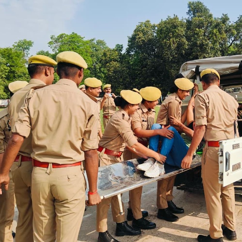 हरदोई पुलिस ने दंगा नियंत्रण का किया पूर्वाभ्यास:160 पुलिसकर्मियों ने लिया हिस्सा, रबर बुलेट-आंसू गैस का अभ्यास