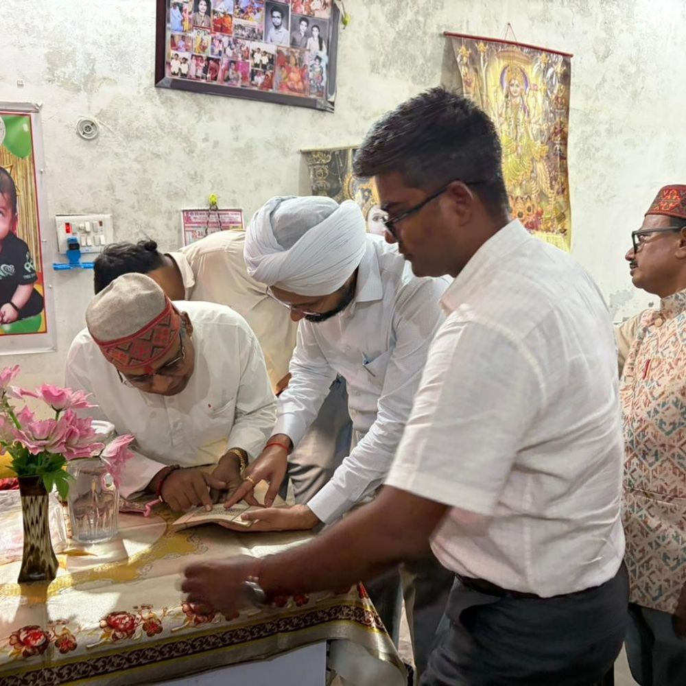 पश्चिम चंपारण में मिलीं प्राचीन पांडुलिपियां:DM ने ‘ज्ञान भारतम’ ऐप पर अपलोड कर डिजिटाइज कराया,कहा-‘संरक्षण हमारी जिम्मेदारी’