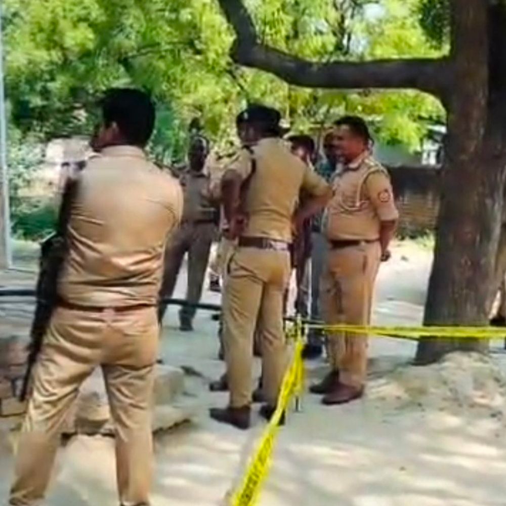 अमेठी में तमंचा देखते हुए युवक को गोली लगी:आरोपी ने प्लास्टिक की पिस्टल बताया था, पुलिस तलाश में जुटी