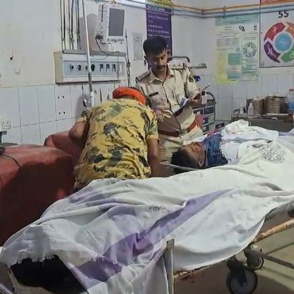 पिकअप और बाइक की टक्कर में 2 भाई की मौत:जमुई में शादी से लौटते समय हादसा, एक घायल