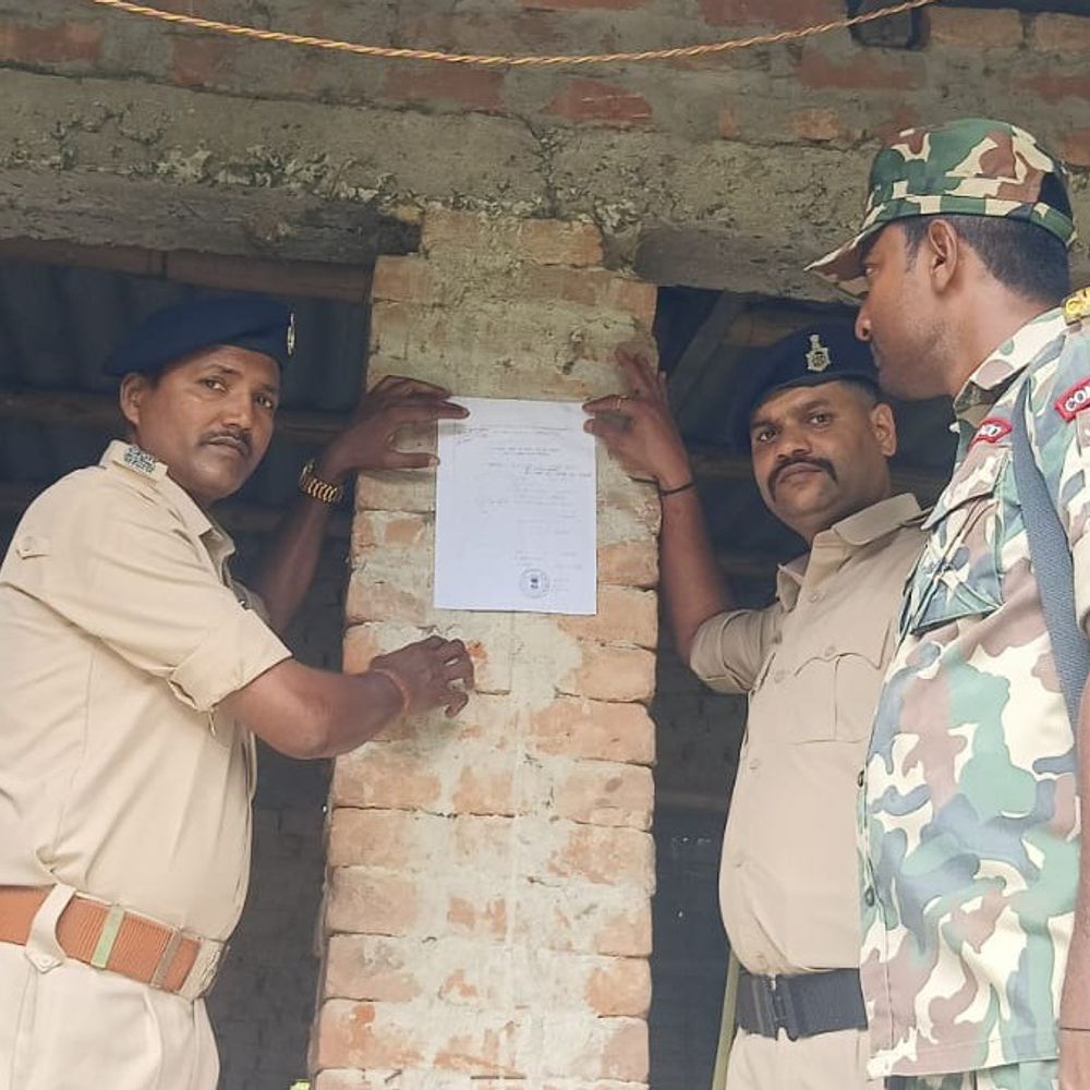 मधुबनी पुलिस का विशेष अभियान:38 अभियुक्तों को गिरफ्तार किया, 278 लीटर शराब जब्त किए; वारंटियों के घर इश्तहार चिपकाएं