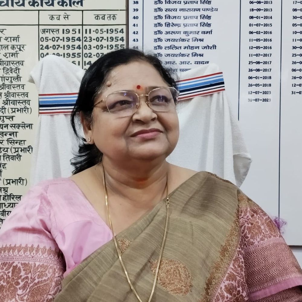 कुलपति ने काशी नरेश विश्वविद्यालय के विभागों का निरीक्षण किया:भदोही में शिक्षकों से मिलकर प्रवेश और विकास पर चर्चा की