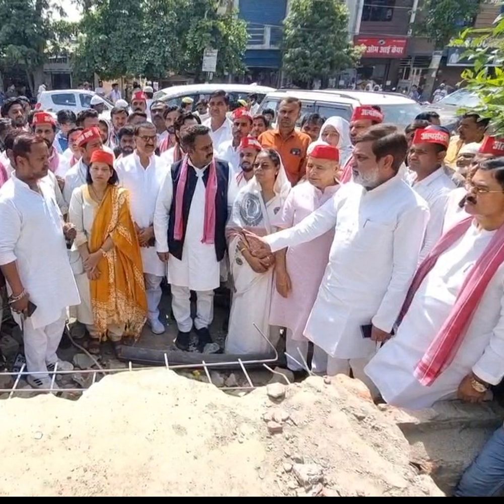 हरदोई में बुलडोजर कार्रवाई की जांच को पहुंचा सपा प्रतिनिधिमंडल:पूर्व एमएलसी ने प्रशासन पर लगाए मनमानी और सत्ता के दबाव में कार्रवाई के आरोप