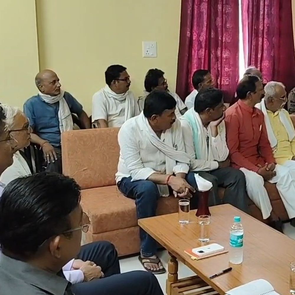 दमोह कलेक्टर की बैठक में भिड़े दो पक्ष:बांदकपुर कॉरिडोर निर्माण की समय-सीमा खत्म, 50% काम नहीं हुआ; देरी पर भड़के अधिकारी