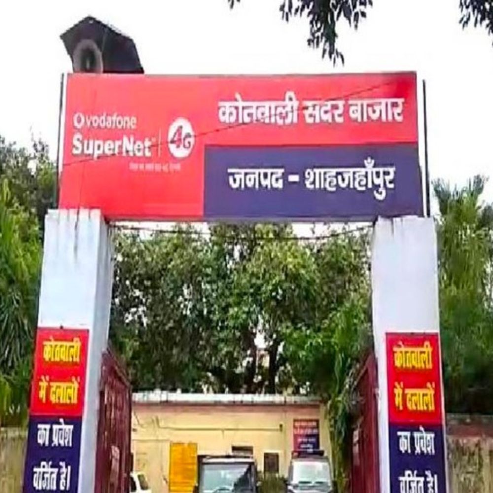 शाहजहांपुर में महिला से छेड़छाड़:विरोध करने पर पति और बेटे को पीटा, पांच नामजद पर FIR दर्ज