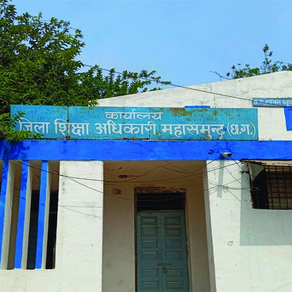 महासमुंद में 4 शिक्षक समेत पांच सस्पेंड:डिजिटल कैमरा के साथ छात्र ने परीक्षा कक्ष में बनाई वीडियो, जांच में लापरवाही पर हुई कार्रवाई