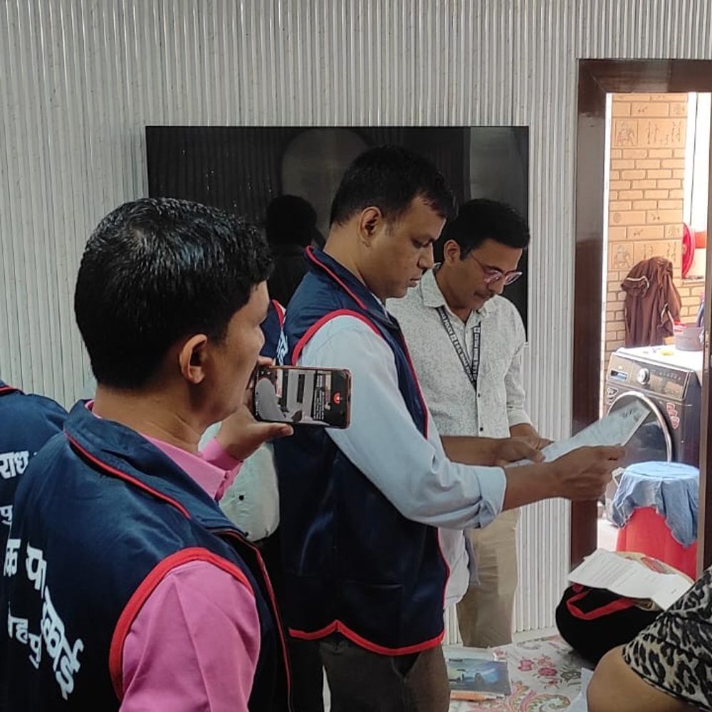 सुपौल अवर निबंधक अमरेन्द्र कुमार पर EOU का एक्शन:पटना समेत 4 ठिकानों पर छापेमारी, आय से 65.08% अधिक संपत्ति का खुलासा