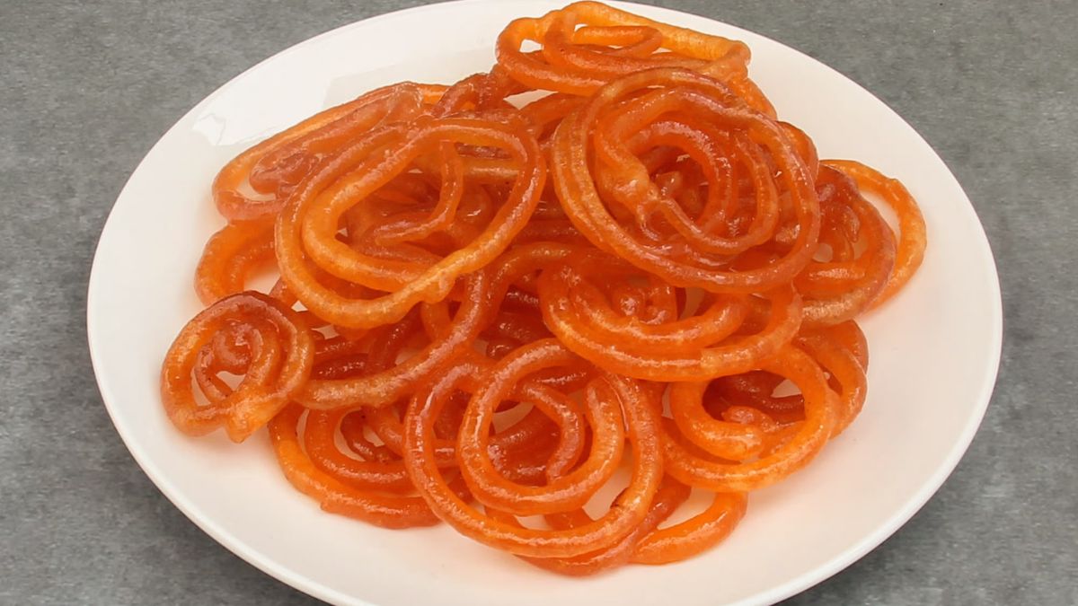 हलवाई जैसी कुरकुरी और लच्छेदार जलेबी कैसे बनाएं? यहां जान लें Jalebi बनाने का परफेक्ट तरीका