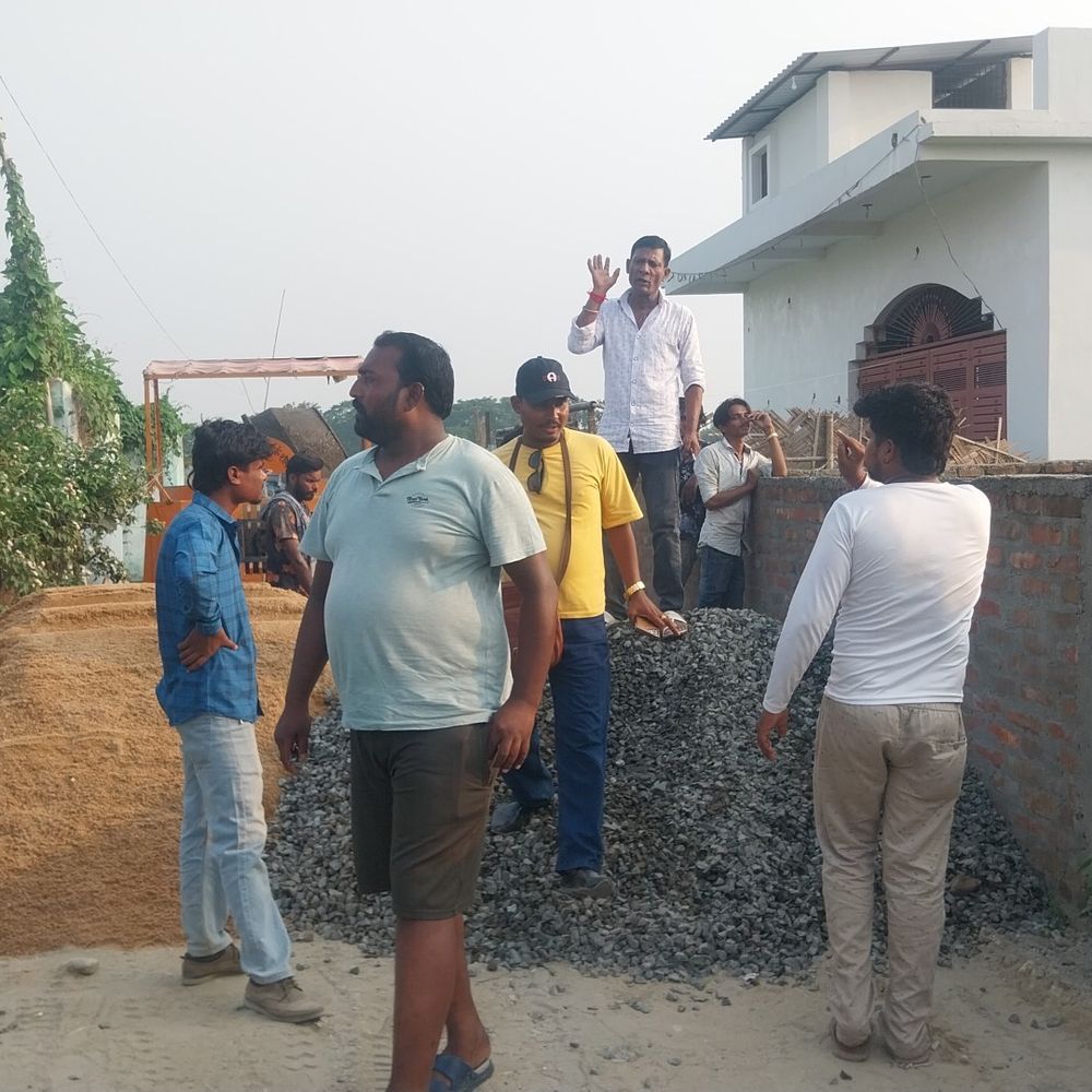 अररिया के ओम नगर में सड़क निर्माण पर विवाद:वार्डवासियों ने गड़बड़ी का आरोप लगा काम रोका, ट्रांसपेरेंसी मांगी