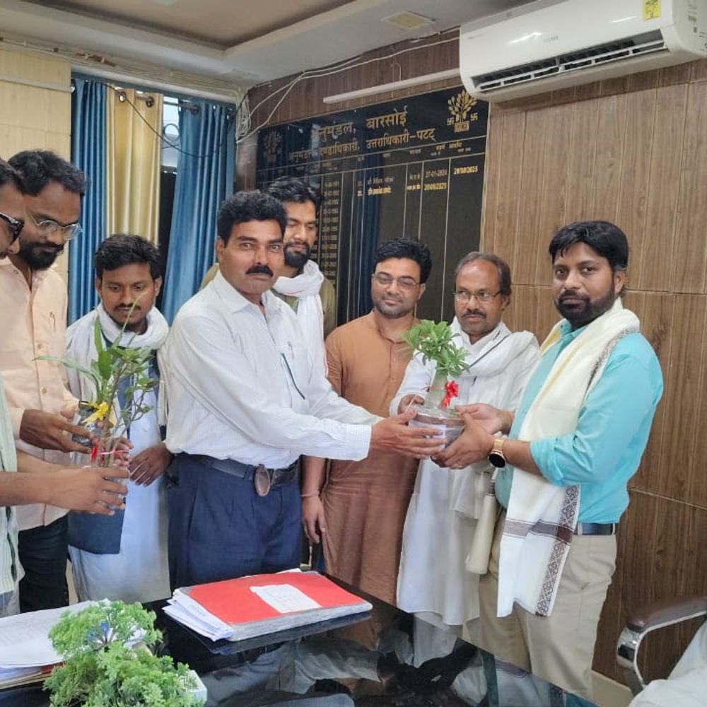 प्लास्टिक मुक्त बनाने के लिए सौंपा ज्ञापन