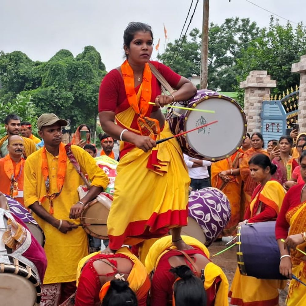 महाकाल नृत्य व कोलकाता के ढाक ने मोहा मन