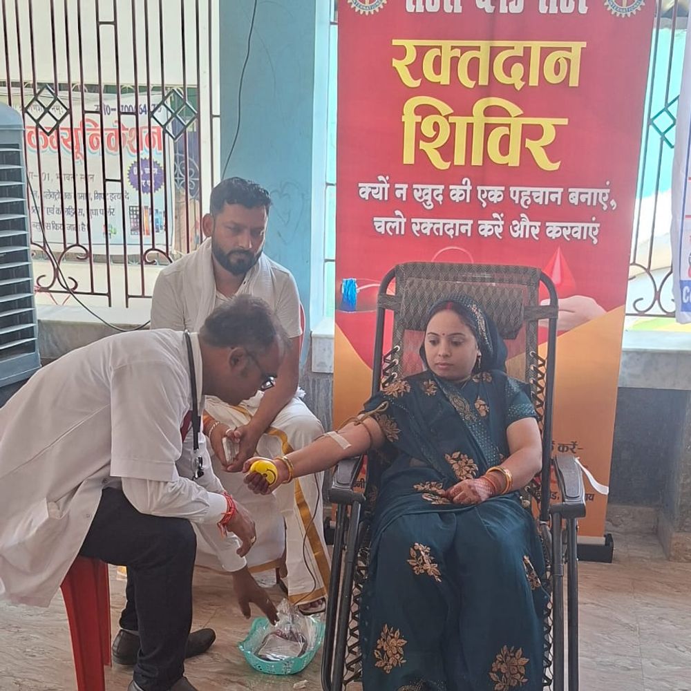 43 रक्तवीरों ने किया सिमरिया में रक्तदान