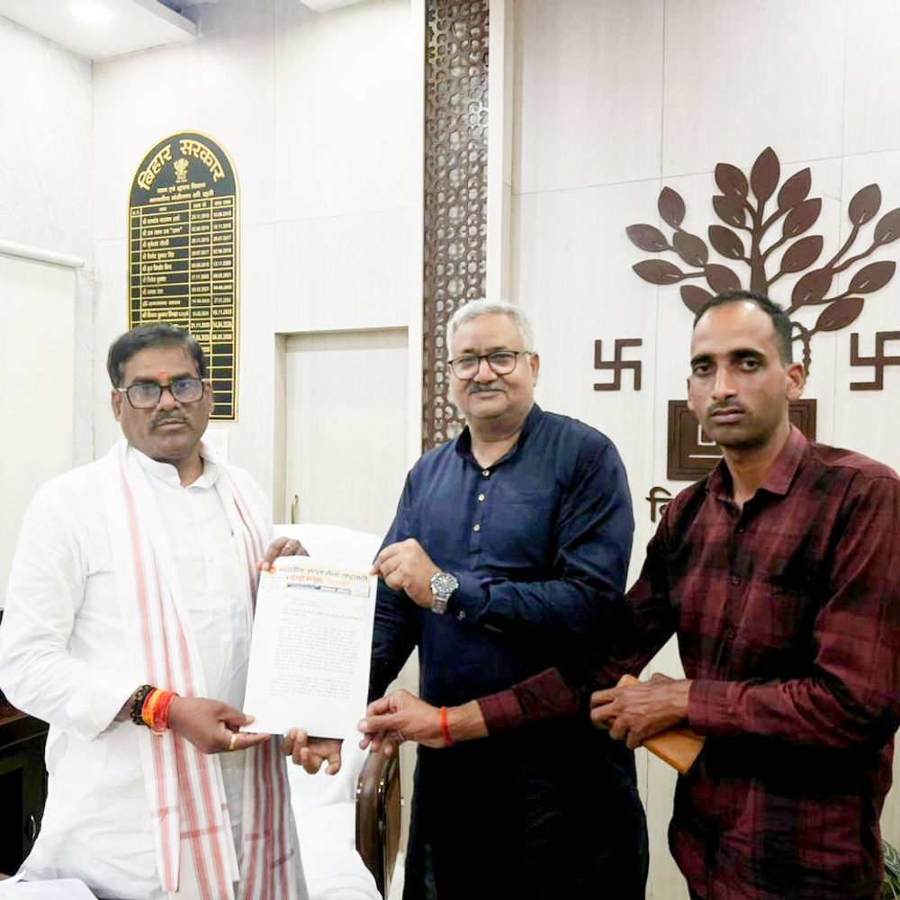 भोजपुरी में बढ़ती अश्लीलता के खिलाफ कला संस्कृति मंत्री से की पांच बड़ी मांगें