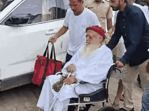 हाईकोर्ट का फैसला-आसाराम को करना होगा सरेंडर, सजा बरकरार:नाबालिग से यौन उत्पीड़न केस में 2 आरोपी बरी, करीब एक महीने बाद सुनाया डिसीजन