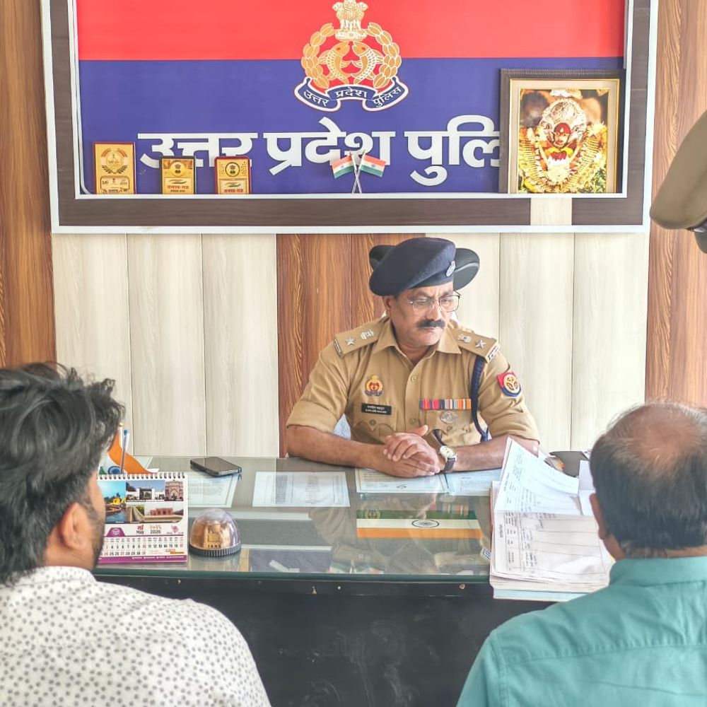 थाना समाधान दिवस पर16 का शिकायतों का समाधान:मऊ में एसपी-राजस्व विभाग ने सुनीं जनसमस्याएं