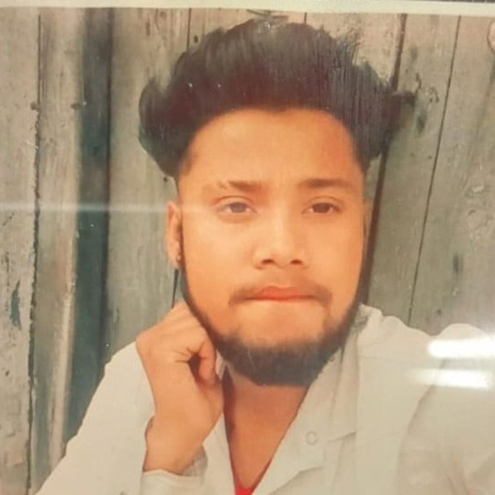 धनबाद में युवक की पत्थर से कुचलकर हत्या:बीती रात 11 बजे हुई थी परिवार से आखिरी बात, सुबह चांदमारी ग्राउंड के पास मिला शव