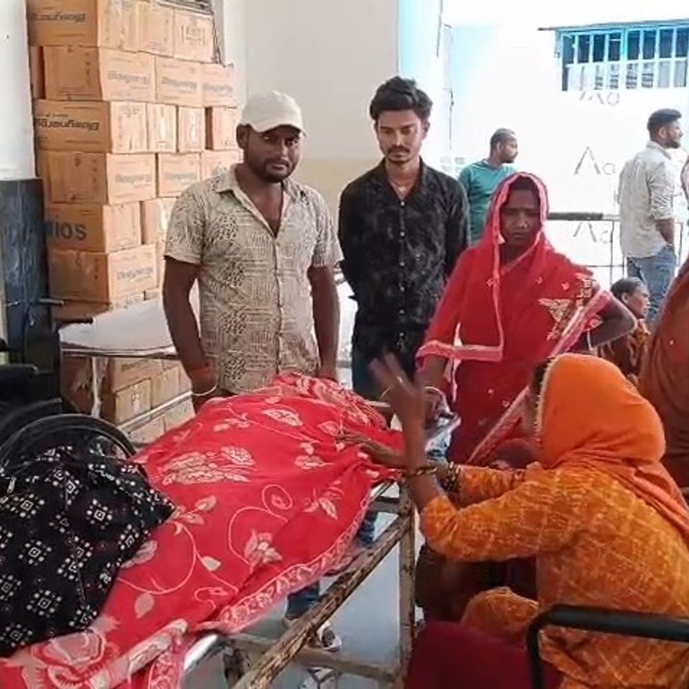 सुपौल में युवक को बस ने कुचला:मौके पर तोड़ा दम, पत्नी को दवा देकर दूसरी बस से उतरते समय हादसा, बस जब्त