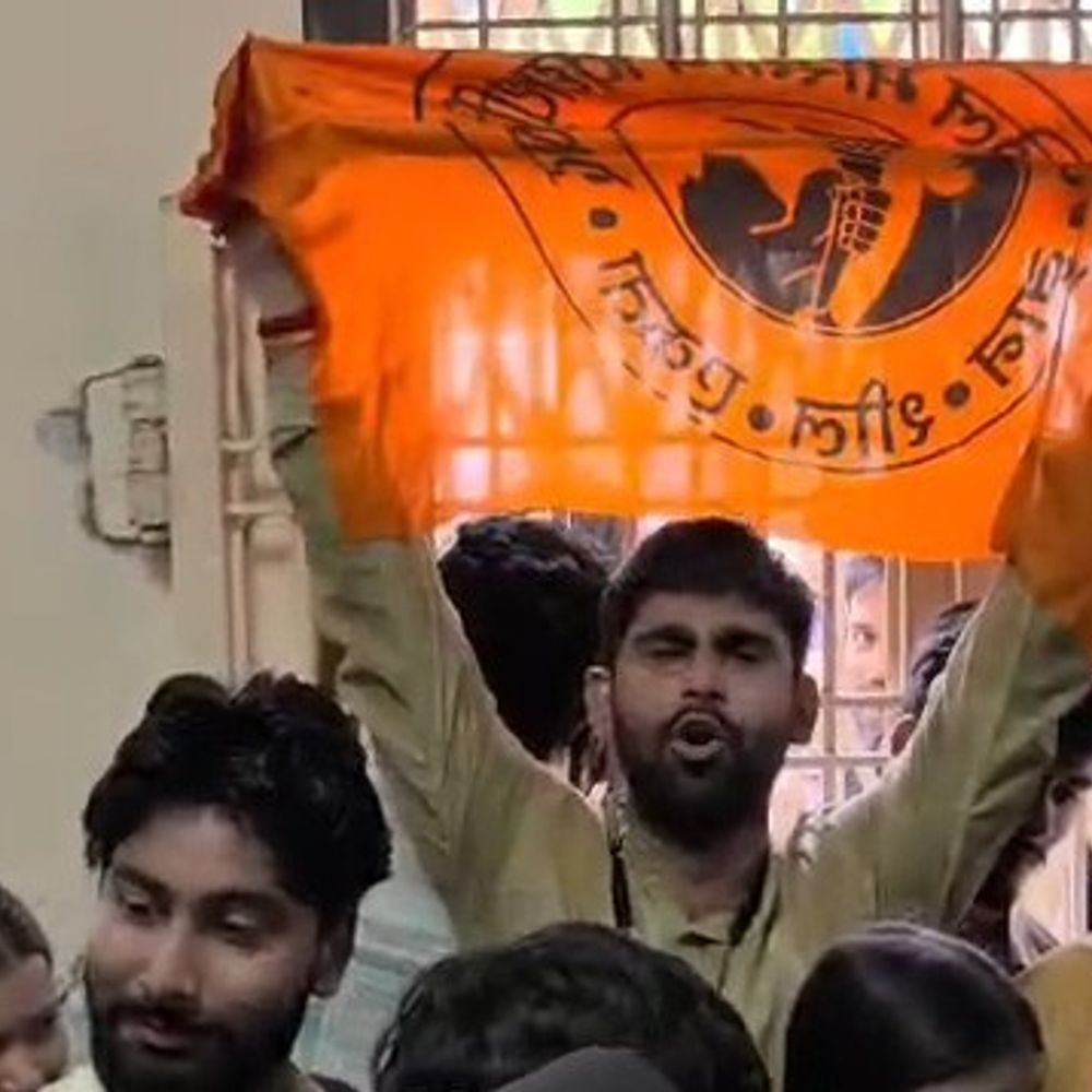 सेमेस्टर 2, 3, 5 के परीक्षा फॉर्म-नामांकन की डेट बढ़ी:छात्रों के प्रदर्शन के बाद मुंगेर कुलपति का निर्देश,कहा-पोर्टल एजेंसी बदलने से परेशानी
