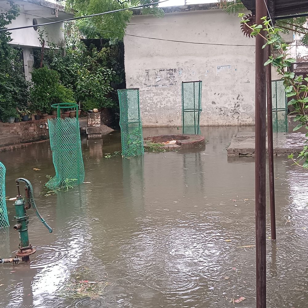 बस्ती में बारिश से तापमान 25 डिग्री पर पहुंचा:लोगों को गर्मी से राहत, अगले 24 घंटे तक बारिश के आसार