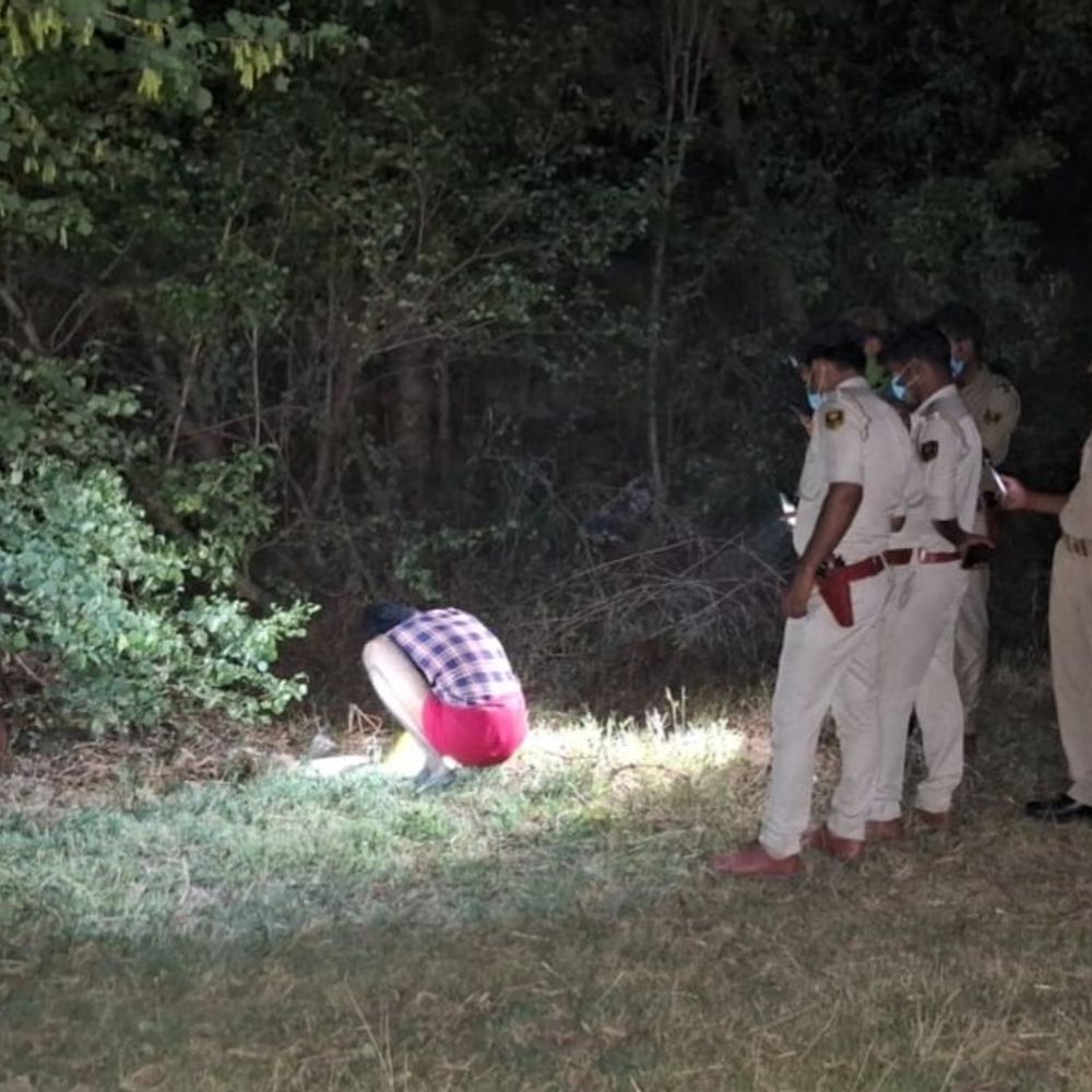 कैमूर में 2 बोरों में कटे मिले मानव अंग:महिला-पुरुष के होने की आशंका, दोनों बोरे एक-दूसरे से 100 मीटर की दूरी पर थे