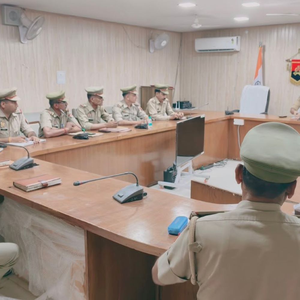अमरोहा एसपी ने सड़क सुरक्षा पर की समीक्षा बैठक:’जीरो फेटालिटी डिस्ट्रिक्ट’ बनाने पर दिया जोर, कड़े निर्देश दिए