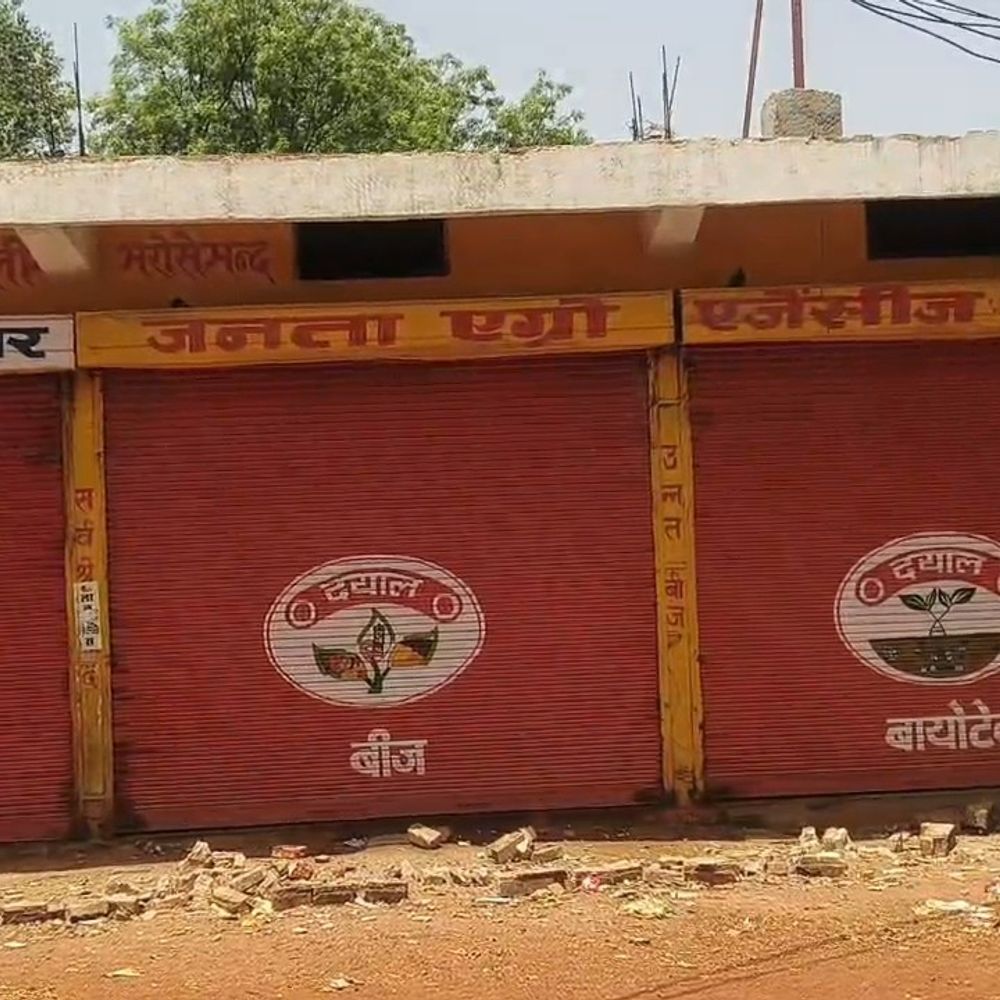 आंधी में मलबा गिरने से घायल ऑटो चालक की मौत:शिवपुरी में होर्डिंग के साथ गिरे ईंट-पत्थर