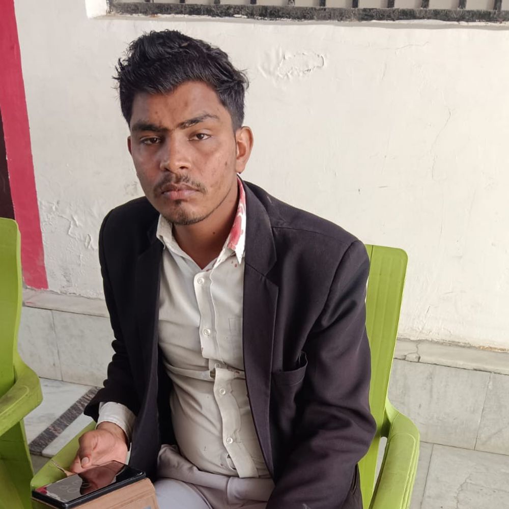 जौनपुर में अधिवक्ता अंबे प्रसाद पांडेय पर हमला:कोर्ट जाते समय अज्ञात हमलावरों ने लोहे की रॉड से सिर फोड़ा