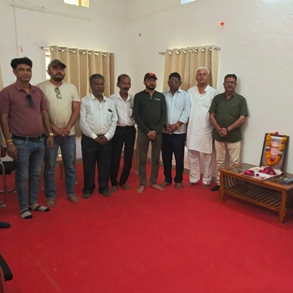 भैरोंसिंह शेखावत की पुण्यतिथि पर श्रद्धांजलि कार्यक्रम:विधायक जनसुनवाई केंद्र पर भाजपा कार्यकर्ताओं ने अर्पित की पुष्पांजलि