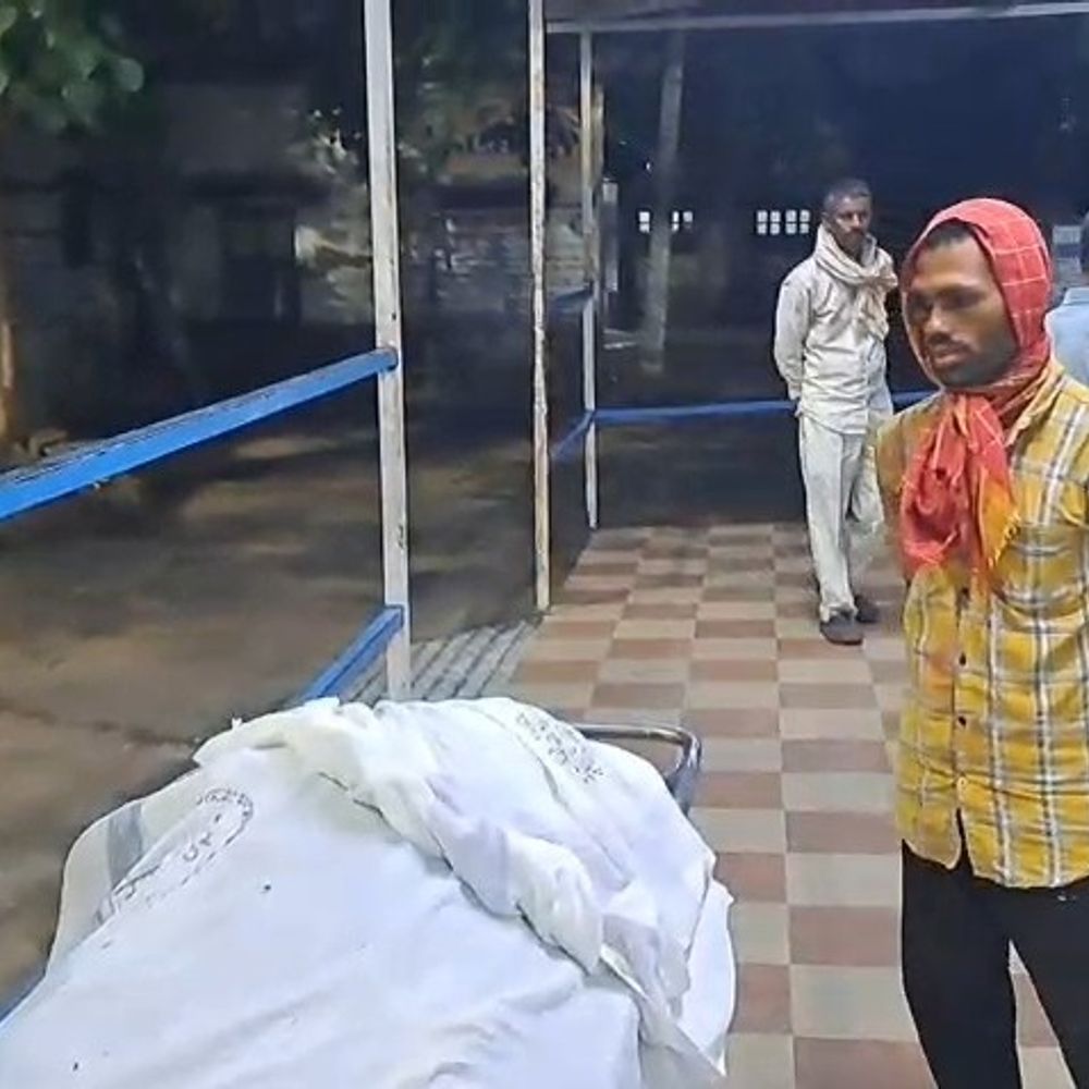 जमुई में छत से गिरकर महिला की मौत:मुंडन कार्यक्रम के दौरान हादसा, सिर में चोट लगने से इलाज के दौरान तोड़ा दम